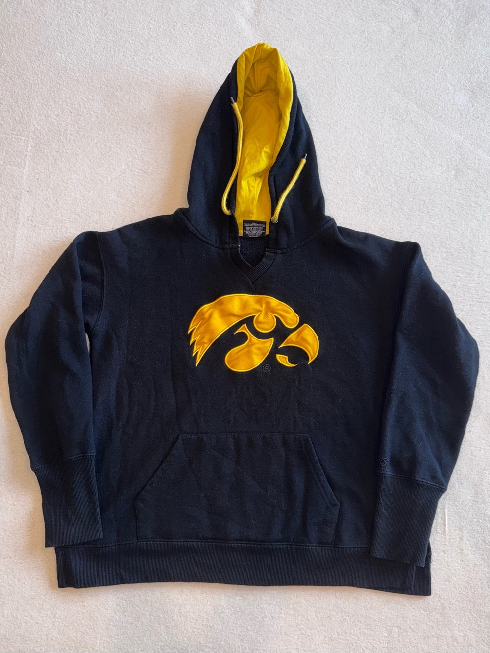 Colosseum Black & Yellow Iowa Hawkeyes Hoodie, stitched on logo, game day Med